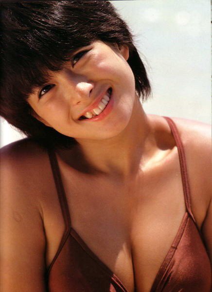 河合奈保子 谷間 