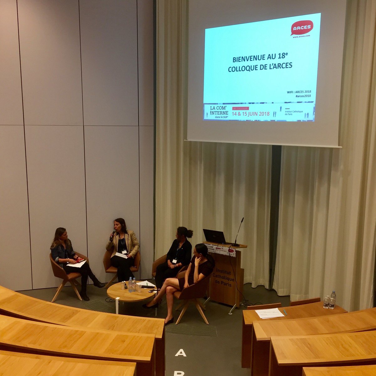 ARCES_News's tweet photo. 2e jour pour le colloque #arces2018 ! #atelier3 : quand la #cominterne et les #RH travaillent main dans la main : bien-être, handicap, égalité... Quels sont les outils et les méthodes qui fonctionnent ? @BoisdronD @BDCom_Lyon1 Aurélie Renard de @Innerside_com et @CelineDuplan https://t.co/ognc7yTm6P