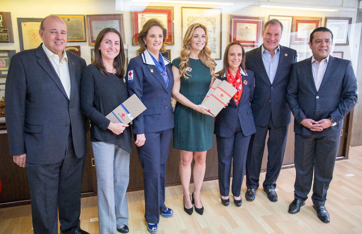 Alfredo Del Mazo on Twitter "Felicito al DIFEM_ y a mi esposa