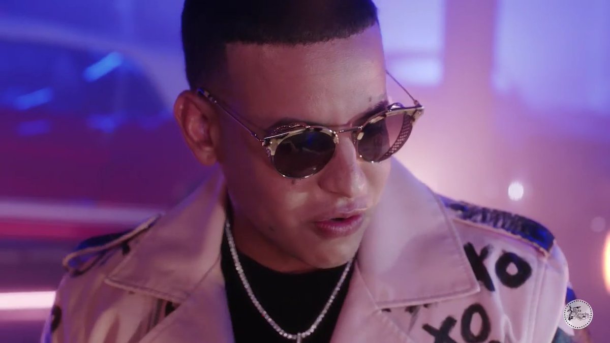 Ross21071488's tweet photo. @daddy_yankee cada vez la rompes más 🔥🔥🔥🔥 #ZumZum #PinaRecord @MaynaNevarez @ClubBarrioFino @nevarezpr 💪💪🔥🔥🔥❤❤❤😍😍😍 Ah romper!!! Nuevo himno en el género, nunca fallan 🔥🔥🔥 https://t.co/vvQTT3359J