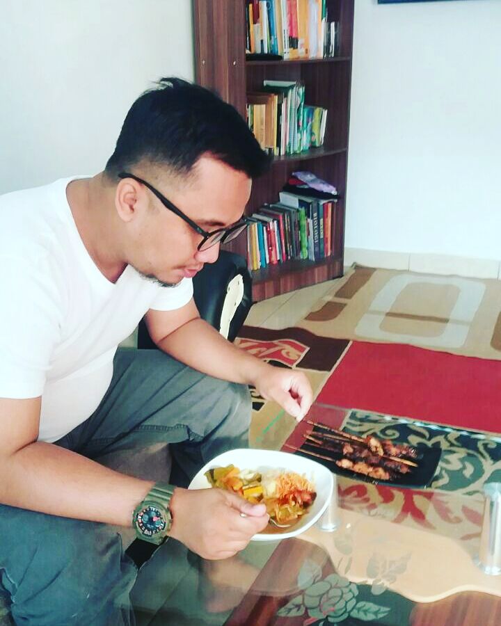 arif_guna1's tweet photo. Mohon Maaf Lahir dan Batin.. Hayuu.. Makan Kupat.. https://t.co/lyVG8ZjUxP
