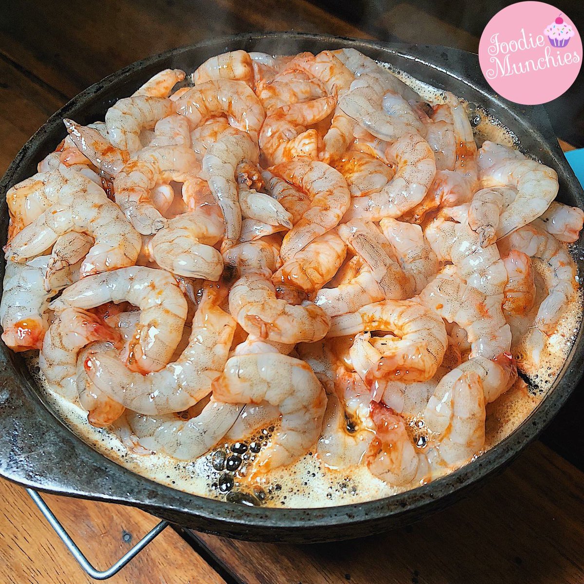 FoodieMunchies's tweet image. 🍤 #บุฟ199ไม่จำกัดเวลา 🍤
📍 ย่างเนย อยู่ติดถนน ประตูเชียงราก2 (มหาวิทยาลัยธรรมศาสตร์รังสิต)
นอกจากจุ้งแล้ว มีเนื้อ🐮 หมู🐷
ย่างกับเนย🧀 ทุกอย่างไม่อั้น
น้ำจิ้มก็โคตรเด็ด
#อร่อย #อร่อยไปแดก #อร่อยนะรู้ยัง #อร่อยบอกต่อ #รีวิว @aroii @icedessertdiary