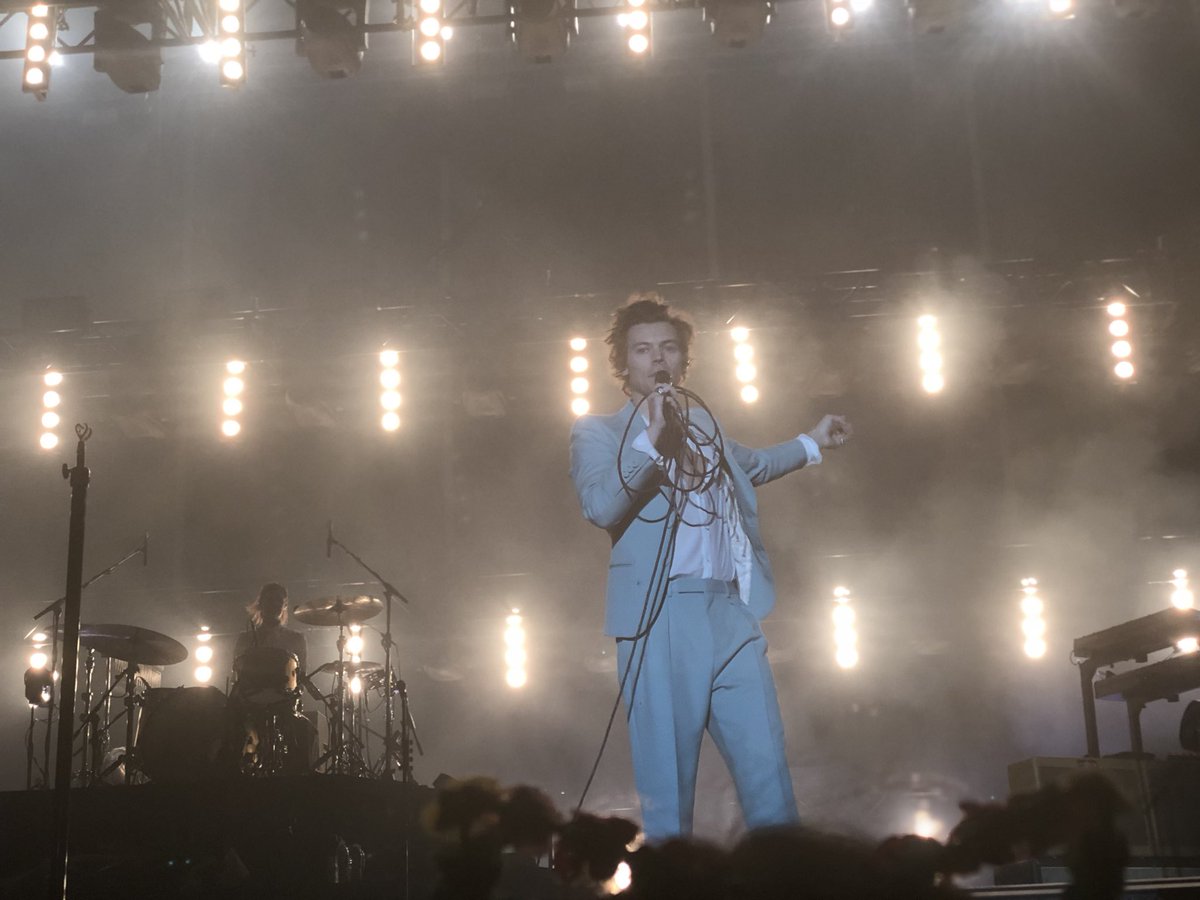sbd96's tweet photo. I’m fairly certain tonight was a dream and not real life but it’s a dream I never want to wake up from. This human means a whole lot to me and I’m just in awe right now https://t.co/D5SOMihDXq