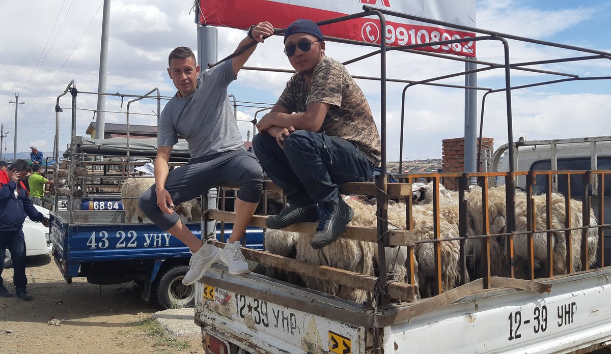 Para seguir viajando había que chambearle un rato... #ulaanBataar #Mongolia #nomadic