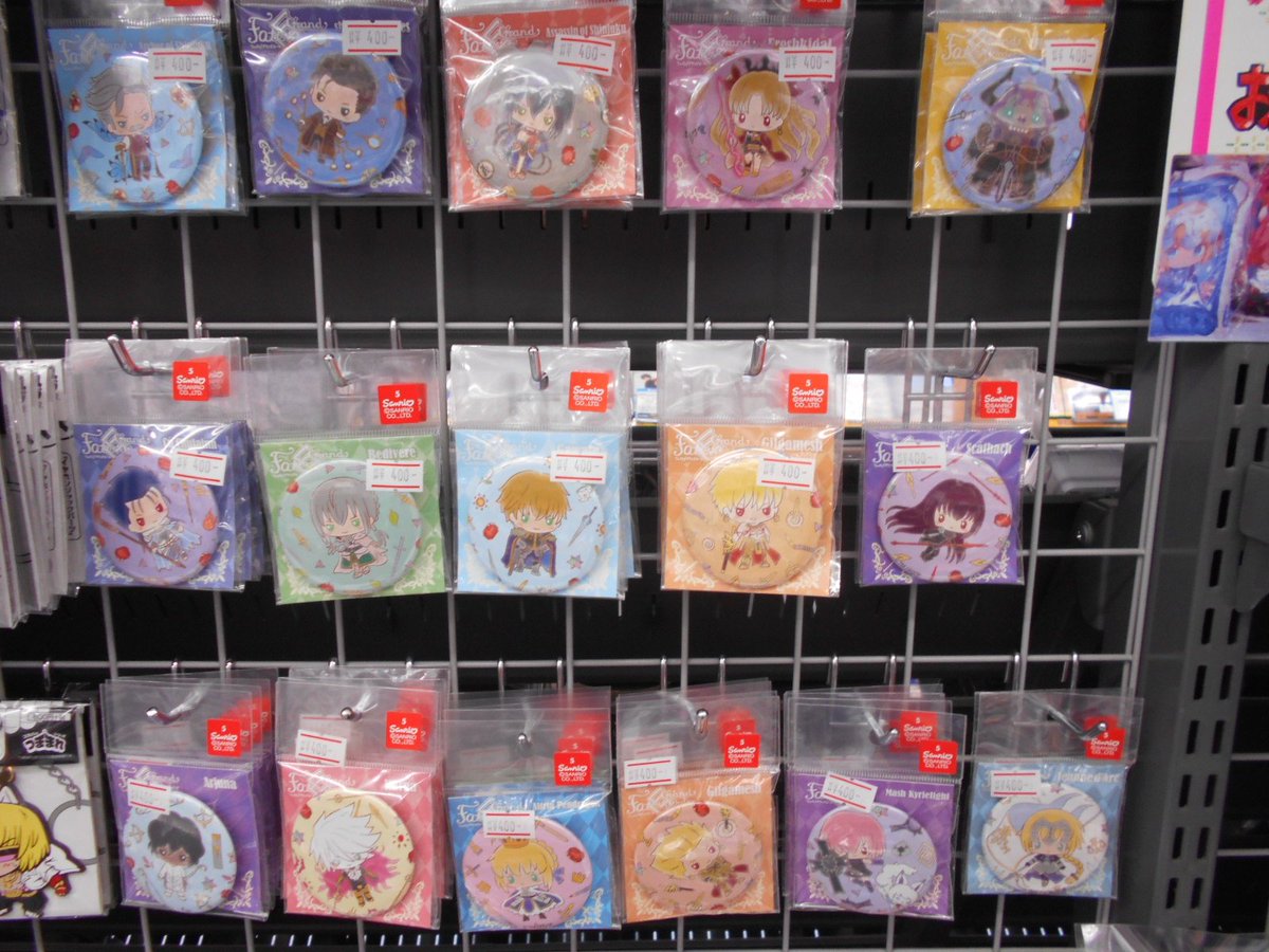 animatehachioji's tweet photo. 【FGO新商品発売情報】
『#FateGrandOrder』×『Sanrio』第3弾関連グッズが本日発売だおぅ☆☆☆☆☆
アクリルキーホルダー、缶バッジ、クリアファイル・・・などなど!!
Fateコーナーにて販売中だおぅ!!
#FGO https://t.co/kO7TG22DkB