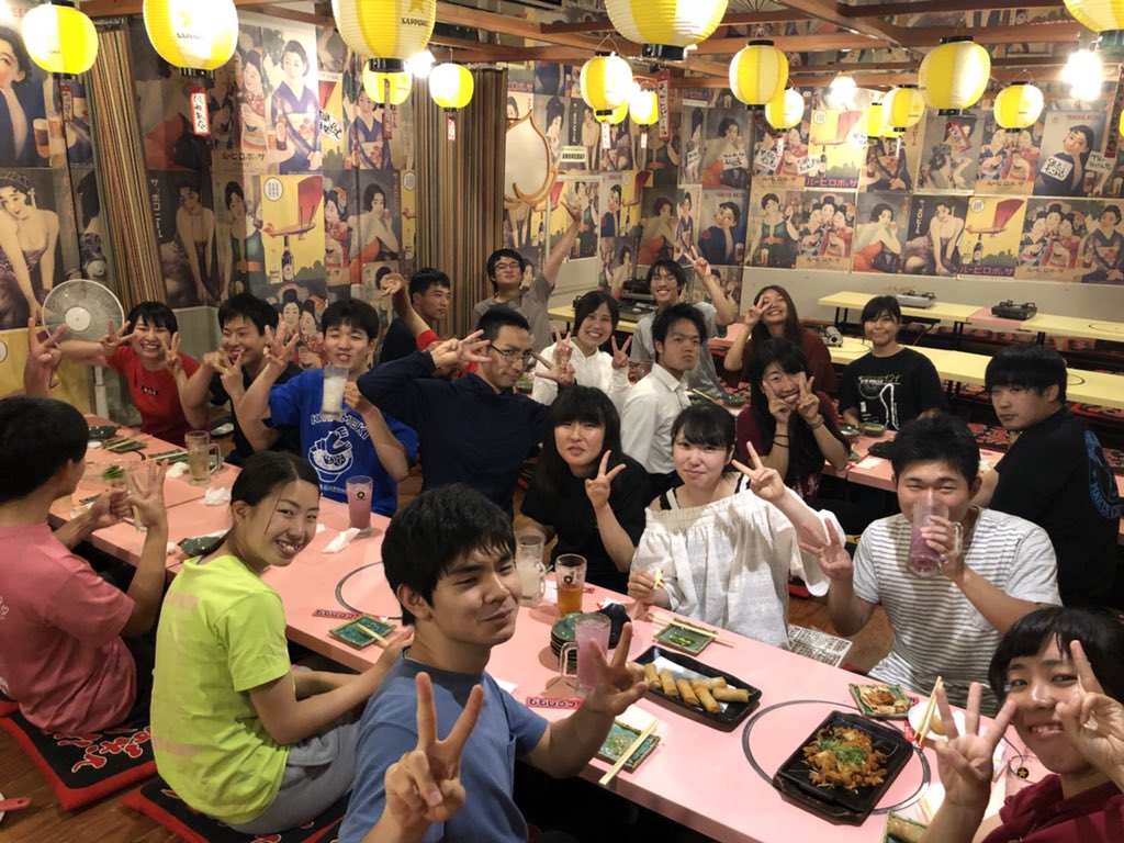 【新入団員歓迎】
応援団は昨日、新しく入った一回生を交えてコンパを行いました✨
人数が増えて賑やかになった応援団、改めて頑張っていきます😤😤
え？これが俗に言う確定コンパかって？いえいえ、そんなことはありません！
応援団はまだ新入生募集中！アナタも一緒に、やってみませんか？😉✌️👉