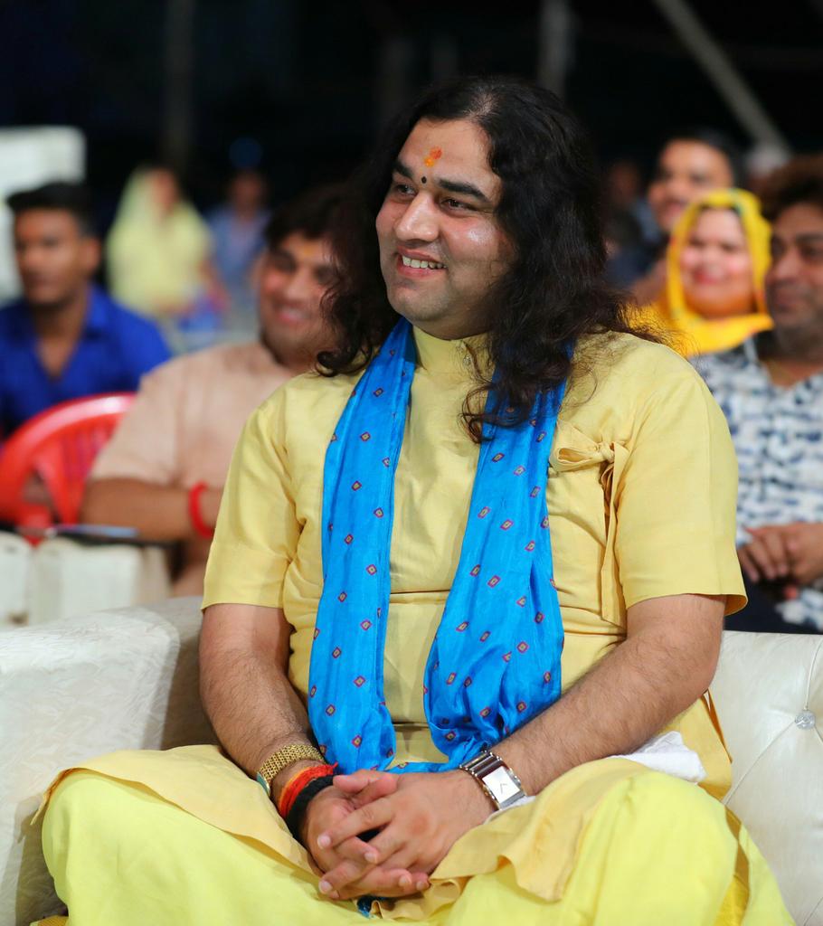 Anupamk21's tweet photo. @DN_Thakur_Ji दिलकश तेरी अदाऐं..
..जुल्फों का घना चेहरा..😘😘😘
राधे राधे  मेरे गुरुदेव प्यारे जू 
@Radhika_vasist राधे राधे  मेरी परम प्यारी लाडली जीजी रानी 😘🙏😇 https://t.co/DMi40eF3lV
