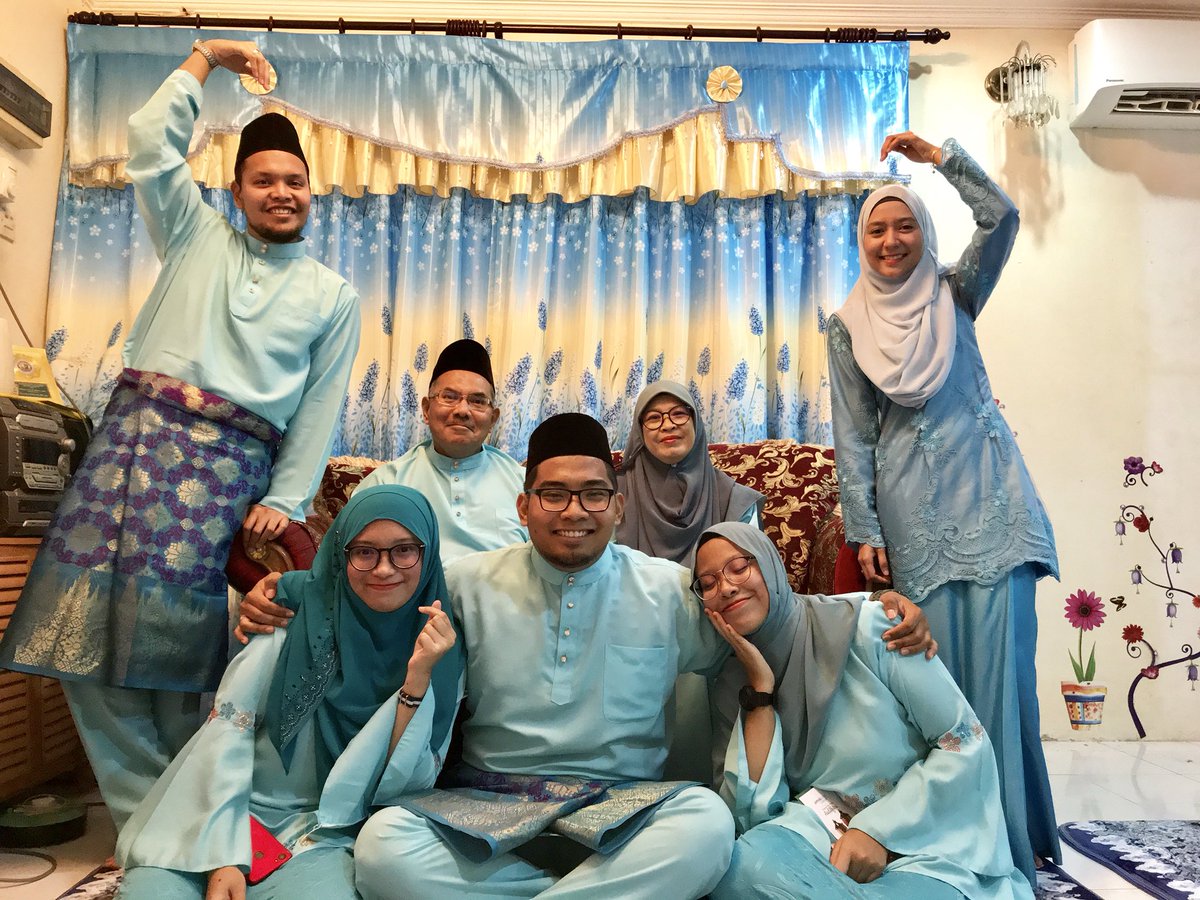 akmlfaizsm's tweet image. Salam lebaran dari kami sekeluarga.
#RAYA2018
#TeamRayaPerak 
#TeamBabyBlue
#EidMubarak
