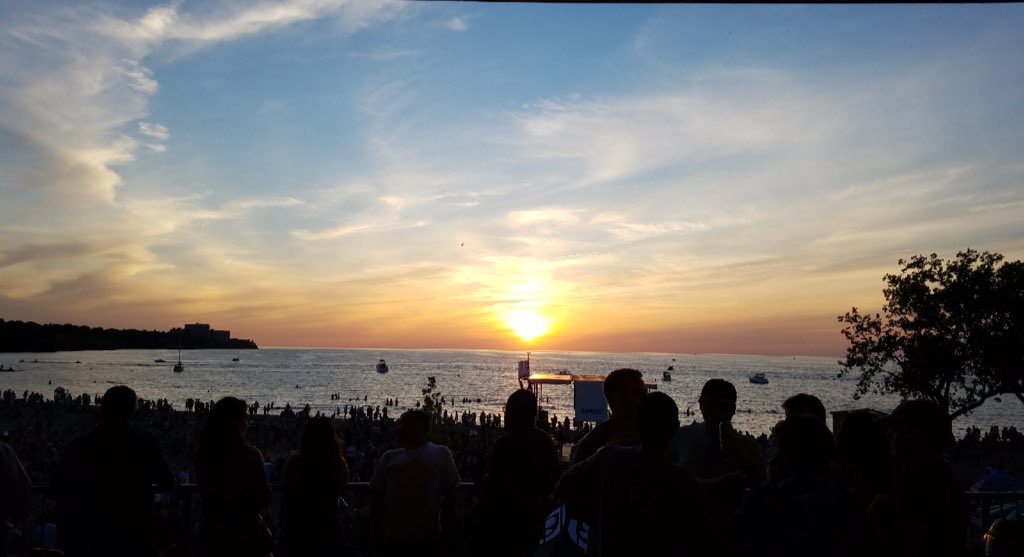 MerwinsMgr_ktk's tweet photo. @sueysue11 That's a beauty ❤️ I didn't have a chance to take any pics, but Ann snapped this one for me #goteam #Edgewatersunsets #TeamEdgewater #EdgewaterLIVE #lakeerieismyhappyplace #beachvibes https://t.co/geHgZ4vz6V