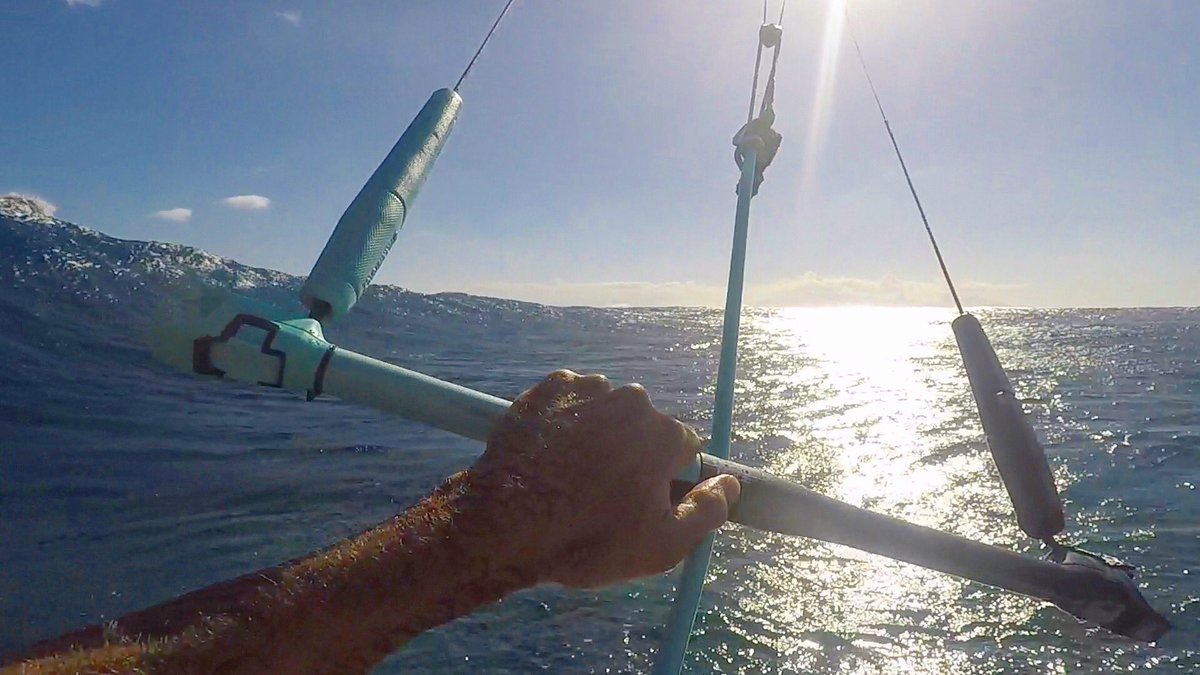 GregTixier987's tweet photo. Today was fun, strong wind and good waves 🌬🏄🏻‍♂️🤙🏼 🇵🇫 @LiquidForceKB @OfficialMauiJim  #kitesurf https://t.co/4odtXAghQy