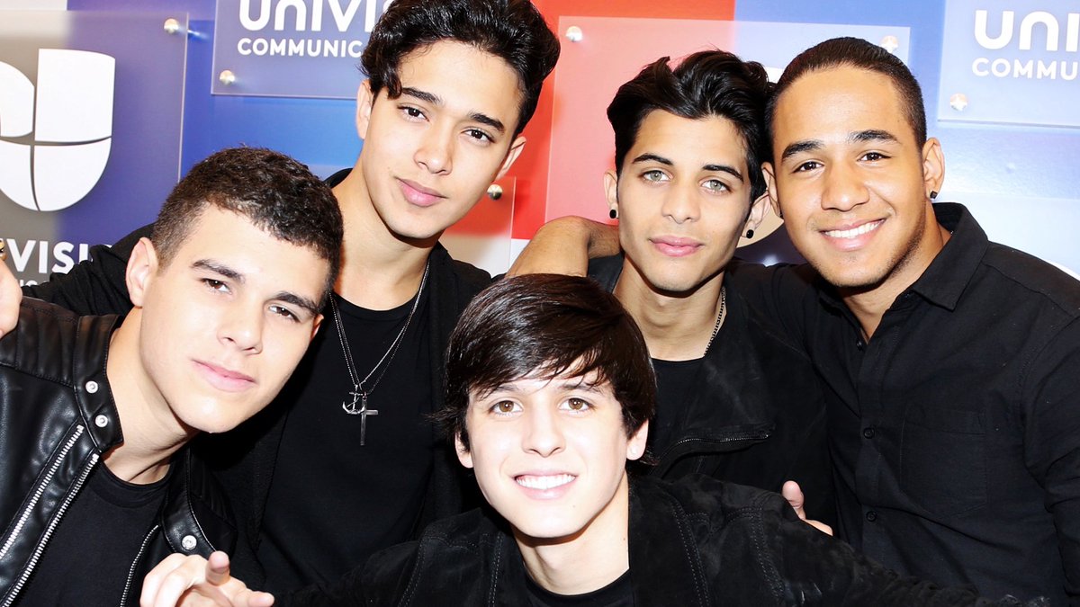 zabluli's tweet image. Me duele algo así como el corazón yo creo 

#TeenChoice #ChoiceLatinArtist @CNCOmusic