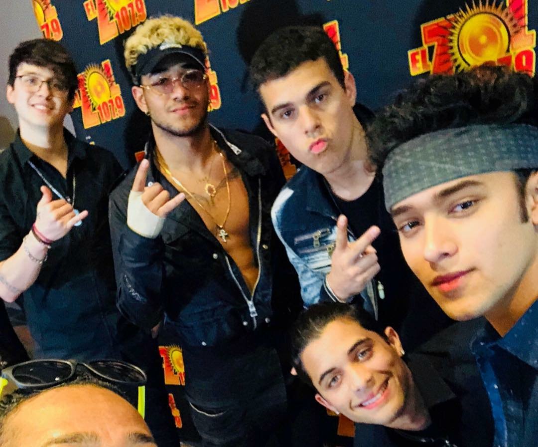 zabluli's tweet image. Me duele algo así como el corazón yo creo 

#TeenChoice #ChoiceLatinArtist @CNCOmusic