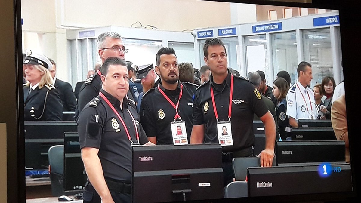 IgnacioYbanez's tweet photo. Seis agentes @policia ya están en Rusia trabajando junto a Policía 🇷🇺: dos integrados en CCPI, tres se desplazarán a distintas sedes donde se jueguen los partidos @SeFutbol. Personal @ConEspMoscu desplazará tambíen para solucionar posibles problemas documentales. @EmbEspRusia https://t.co/To93ecfQoz