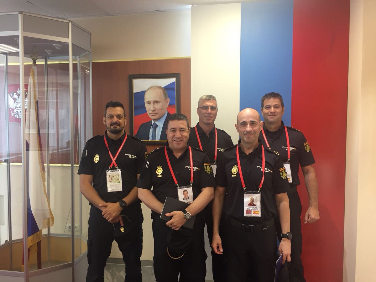IgnacioYbanez's tweet photo. Seis agentes @policia ya están en Rusia trabajando junto a Policía 🇷🇺: dos integrados en CCPI, tres se desplazarán a distintas sedes donde se jueguen los partidos @SeFutbol. Personal @ConEspMoscu desplazará tambíen para solucionar posibles problemas documentales. @EmbEspRusia https://t.co/To93ecfQoz