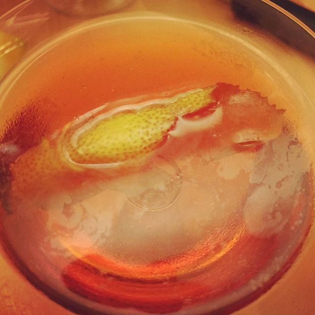 Better_Cocktail's tweet photo. Lemon oil slicks are the only good kind of oil slicks. This drink is equal parts anejo tequila, Campari, sherry, with a dash of green chartreuse. #homebarsofinstagram #homebar #homebartender #cocktailtime #cocktailporn #drinkstagram #imbibegram #craftcoc… https://t.co/QTy2AdjTHG https://t.co/E6zhjQWyhz