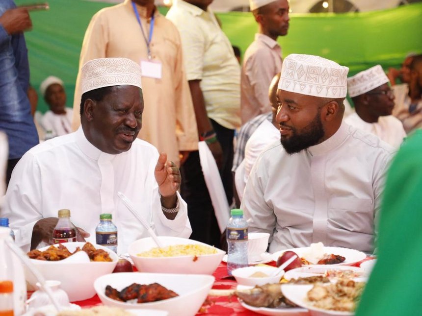 Raila to his MPs: You’re free to work with Jubilee ow.ly/ucC730kuZ49