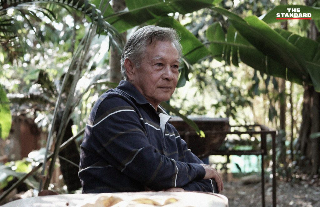 TheStandardPod's tweet image. “ผมเกิดมาบนโลกใบนี้ผมมีความสุขแล้ว ไม่ต้องสะสมอะไร แค่ทำวันนี้ให้ดีที่สุด อยู่ให้มีความสุขที่สุด ไม่เบียดเบียนใครที่สุด แล้ววันหนึ่งก็จากโลกนี้ไป เท่านั้นเอง”
-นิรุตติ์ ศิริจรรยา #RandomWisdom #TheStandardPodcast #TheStandardCo