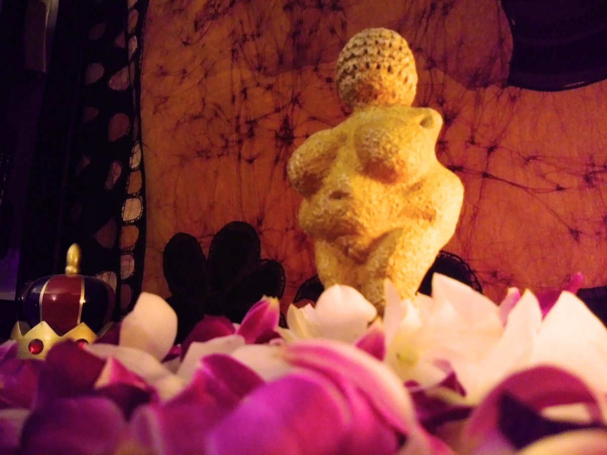 sage_nun's tweet photo. World's first cover girl and I Like it!
#venus #waldorfvenus #goddess #gaia #spirit #spiritual #god #oldways #witch #wicca #withchcraft #altar #lovingthis https://t.co/xeseBZLIAV