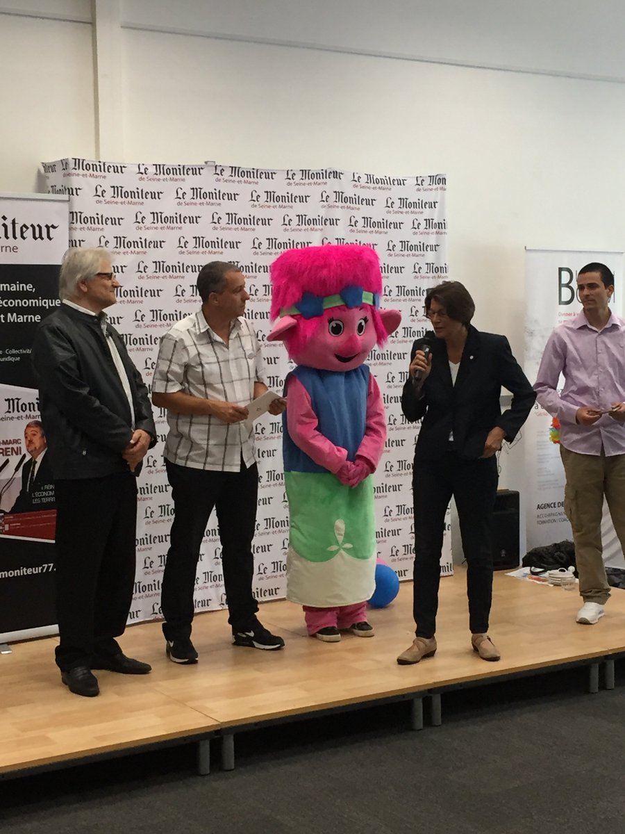MEDEF77's tweet photo. @MEDEF77 aussi a été Happy pour la 1ère édition du Happy Business Day au H-Center à la Rochette, retour en images sur un salon business convivial pour les entrepreneurs du territoire @RurBanCoop @LeMoniteur77 https://t.co/JuwM5kvMoq