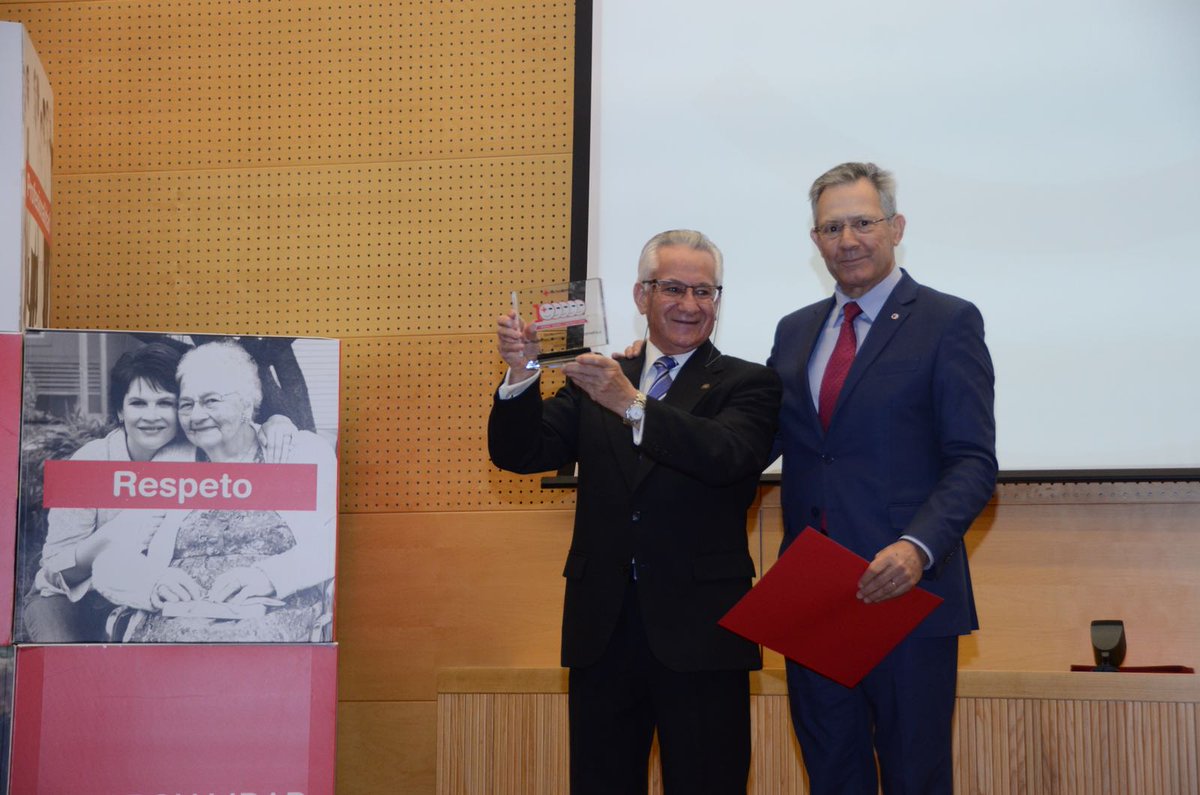 Víctor Sastre recibió la medalla de plata de la Cruz Roja en Ávila
goo.gl/esy7CE