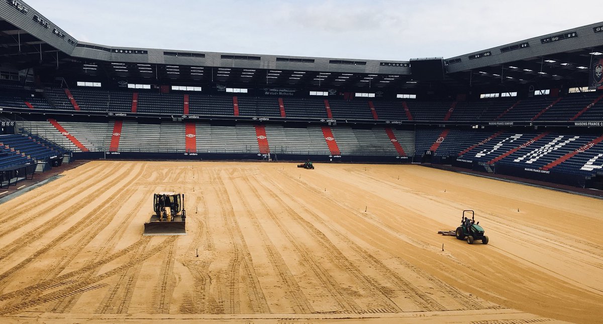 Le stade Michel d'Ornano - Page 7 Dft_D-bWkAUogWj