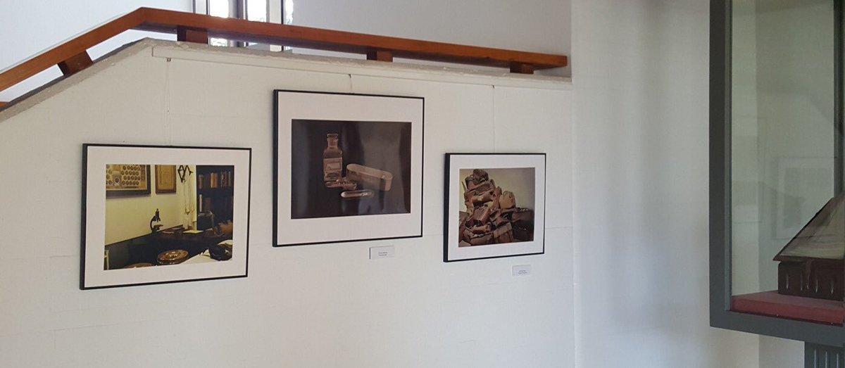 COMAlicante's tweet photo. #PhotoMed, el Club de Fotografía del @COMAlicante , inauguró #exposición 📸 
Ha quedado estupendo! 
Son 22 fotógrafos los que participan en esta muestra que han titulado “Enfocando al pasado”.
Pásate a verla! 👩🏼‍⚕️👨🏻‍⚕️ https://t.co/MvYQxHf0x0