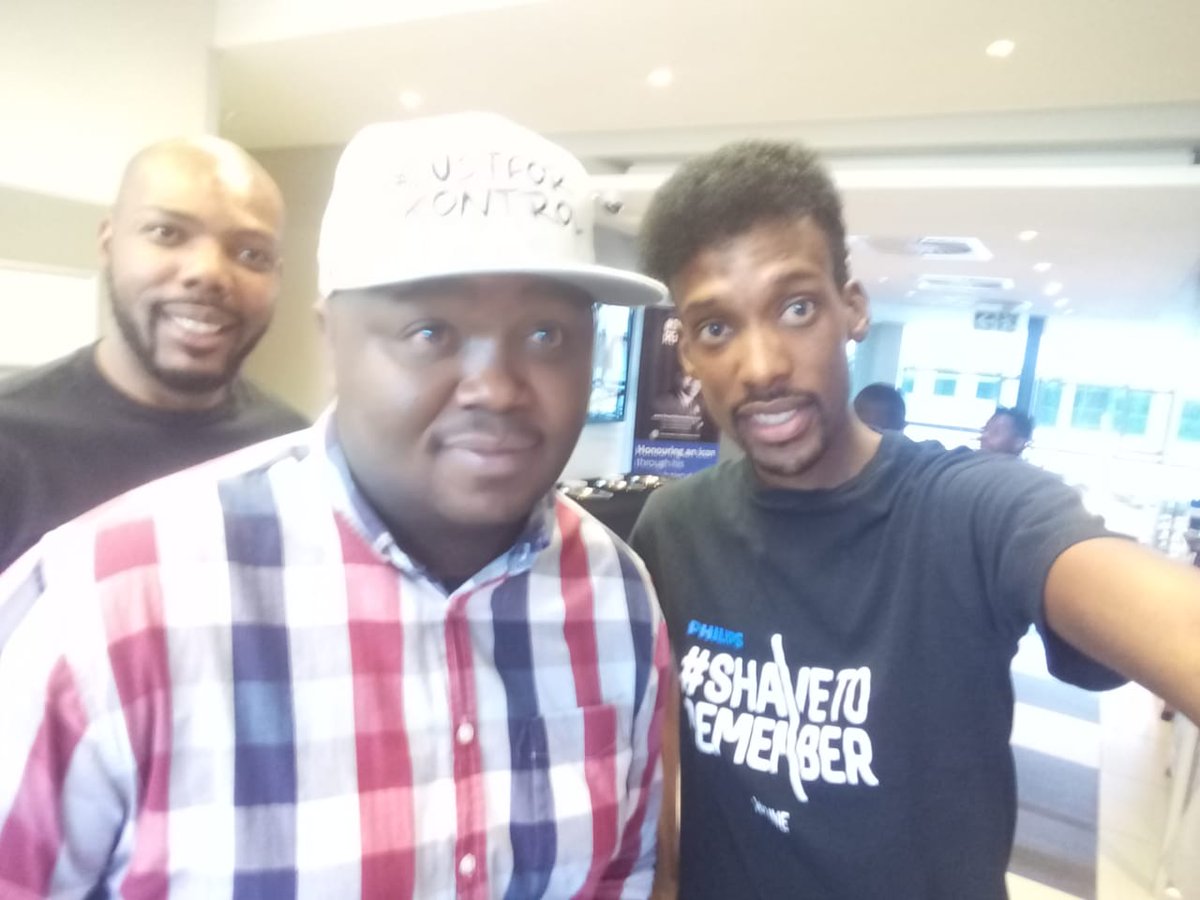 Bonganinhlapo76's tweet photo. #ShaveToRemember .live @kayafm95dot9 guruling https://t.co/UyBQtcam36