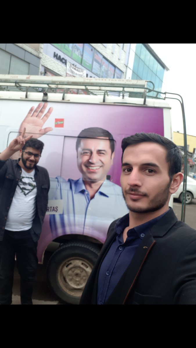 Vedatan11's tweet photo. @hdpdemirtas ''Kaldı işte; Çayımız bardakta.. 
Çocukluğumuz sokaklarda.. 
Mutluluğumuz kursağımızda.. 
Sevdiklerimiz uzaklarda.. 
Gülüşlerimiz fotoğraflarda...'' https://t.co/PKCbKrmTWt