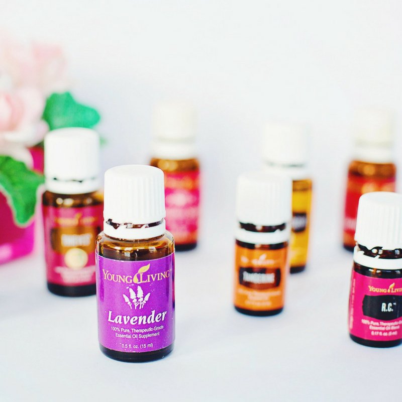 RT! Natural sunburn remedies? Try essential oils for sunburn with this  thorough guide! (#5 is my favorite)! #Sunburn #naturalremedies #greenbbloggers #DIY #diyskincare #naturalskincare #essentialoils #oilsforsunburn buff.ly/2JIIIDk