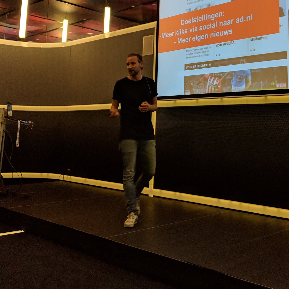 jaapvanzessen's tweet photo. Gisteren presentatie gegeven op het Facebook en Instagram Marketing congres #CFIM18 georganiseerd door @PeterMinkjan. (foto @ReneSchipper) https://t.co/2Hg2Y88kK8