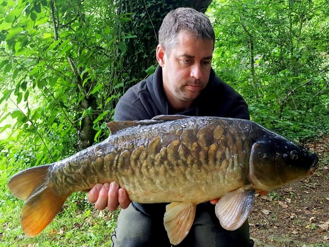 BigFishBaits's tweet photo. Paul pictured here with 4 of the 5 he had on #MilkOne #Glugged and dusted with #MilkOneStickMix and fished over the top with #PopUps enhanced with Tropical #Booster https://t.co/Rrhg6w6PaR