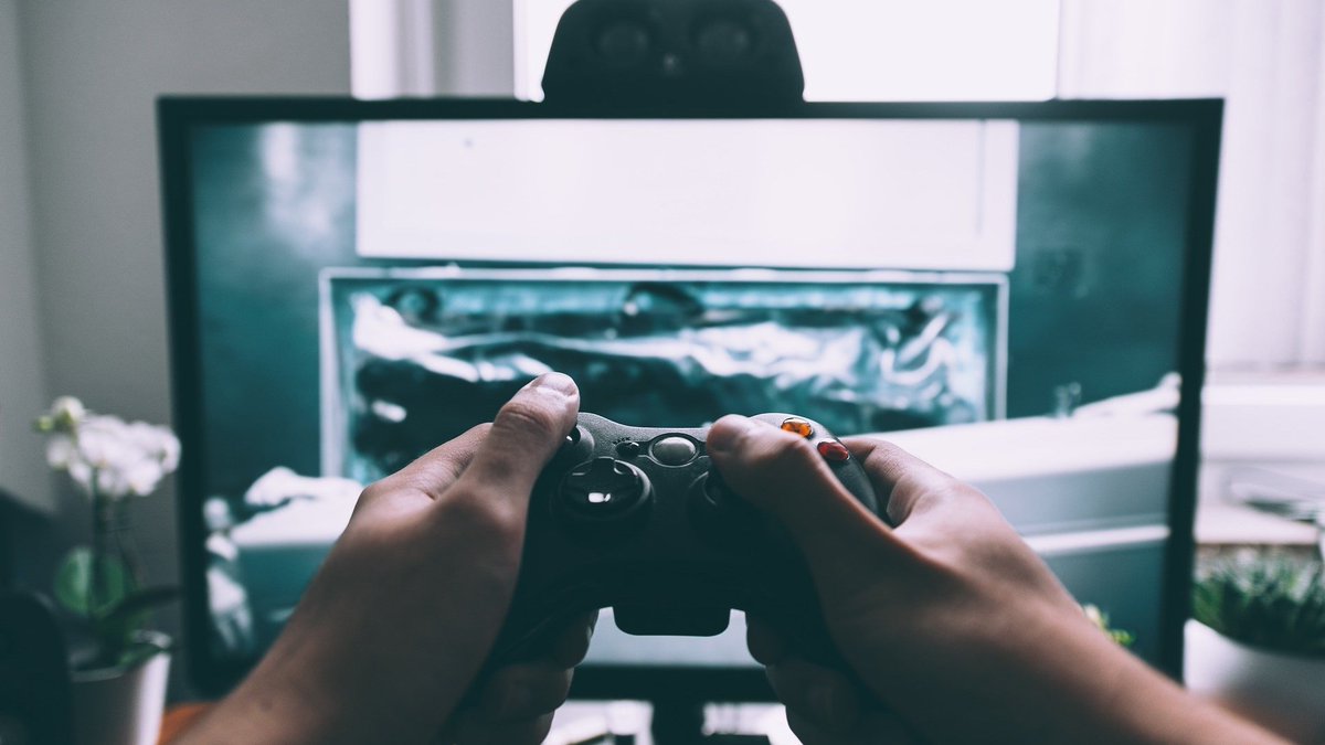 Det kan bli olagligt att sälja vidare innehåll från lootlådor i tv- och dataspel när den nya spellagen börjar gälla nästa år.
sverigesradio.se/sida/artikel.a…