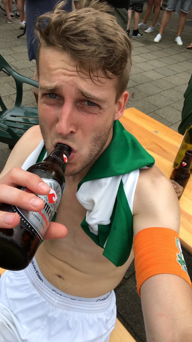 Mart van Gompel van <a href="/zuiderburen/">v.v. de Zuiderburen</a> is onze speler van de week. Hij werd als aanvoerder van het vaandelteam van de Reuselse club kampioen:
trompettercup.com/2018/06/15/spe…
<a href="/ReuselCity/">ReuselCity.nl</a> <a href="/Trompettercup/">Trompettercup</a> @kiekerjan1960