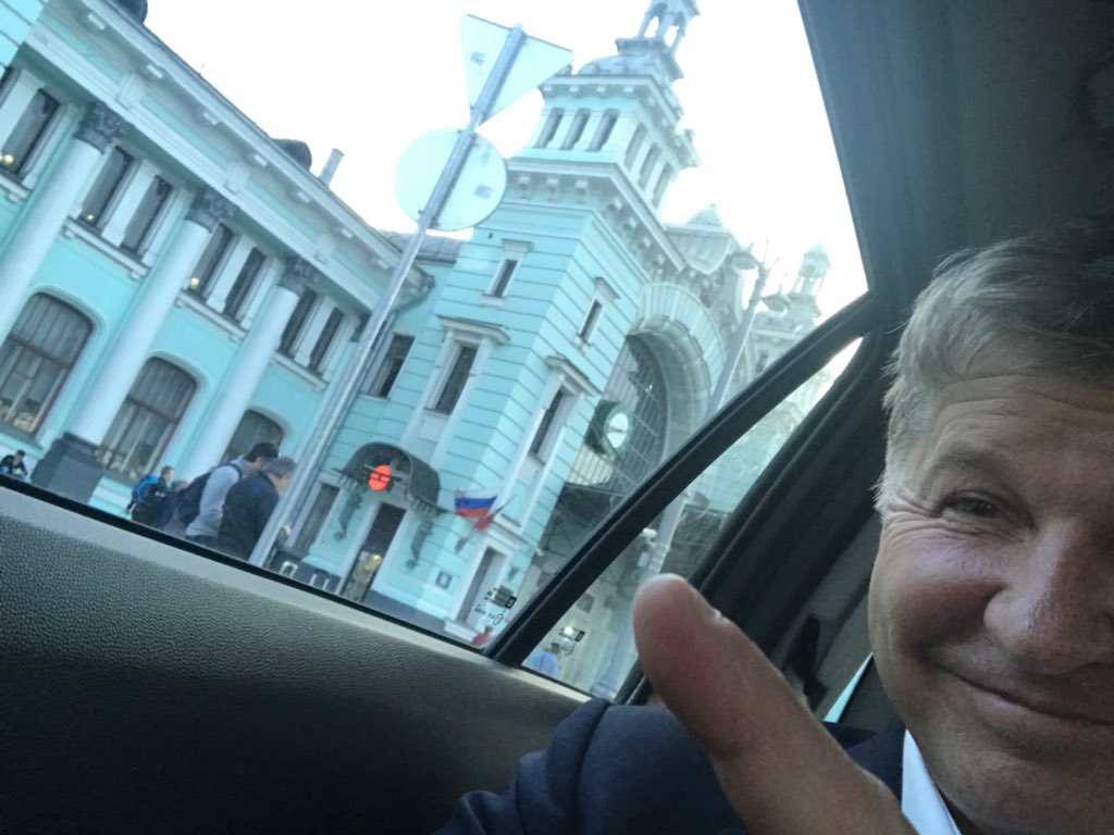 Alain_Thebault's tweet photo. Landing Moscow 🇷🇺 to talk green mobility today with @KremlinRussia_E advisor & @FranceEnRussie I met @Ludacris ! 🚀🚗 legend of Fast & Furious 👍😂 #SeaBubbles All together #MakeOurCitiesFlowAgain 🌏 https://t.co/k65Si6CVkf