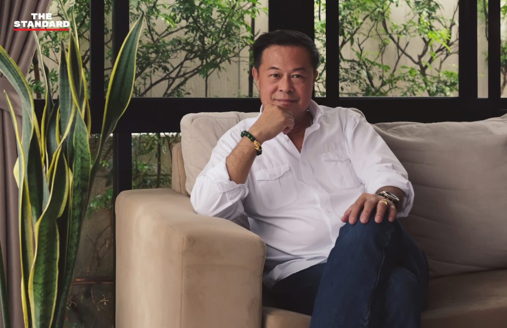 TheStandardPod's tweet image. “การดูแลร่างกายเปรียบเหมือนกับการใช้รถ คนหนึ่งดูแลรักษาอย่างดี ในขณะที่อีกคนลุยหนักมาก ขับทั้งวันทั้งคืน พอเวลาผ่านไปแล้วเอามาจอดเทียบกัน จะเห็นว่าสภาพต่างกันอย่างไม่น่าเชื่อ ร่างกายและสังขารของคนเราก็เป็นเช่นนั้น”
-อาเล็ก สุรพล

#RandomWisdom #TheStandardPocast #TheStandardCo