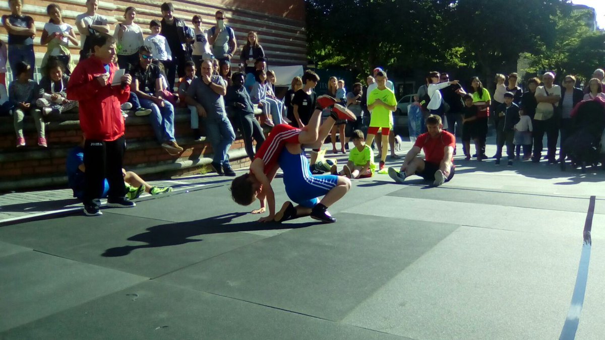 Ayer estuvimos en judimendi, junto al club arabako eskola, realizando una pequeña exhibición. Dimos a conocer nuestro gran deporte a todos los que acudieron al evento. No podemos estar más contentos!!

Agradecer a los organizadores por hacernos partícipes de esta esperiencia.