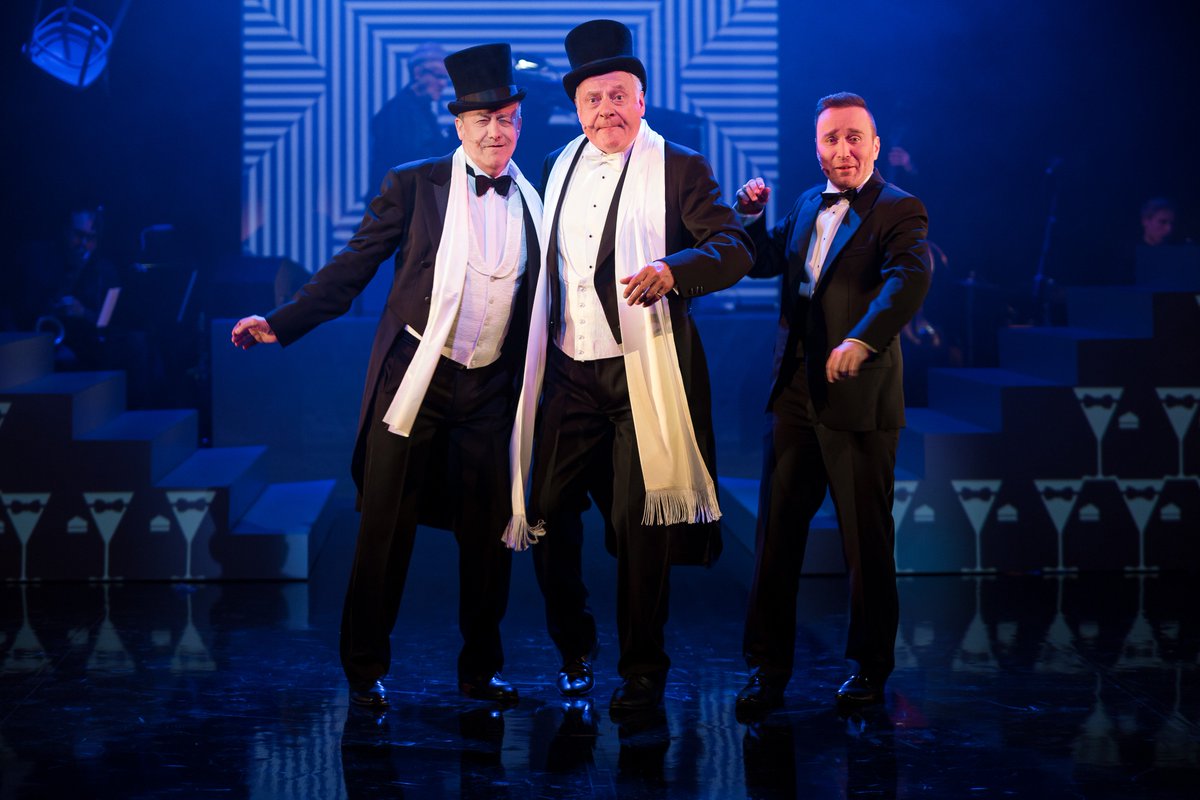 23 czerwca ostatni raz przed wakacyjną przerwą zapraszamy na sentymentalną podróż śladami najwspanialszych polskich kabaretów. Hemar, Tuwim, Jurandot w wykonaniu Anny Polony, Jerzego Treli, Marty Bizoń, Janusza Szydłowskiego, Tadeusza Huka, Barbary Garstki i Karola Wolskiego.