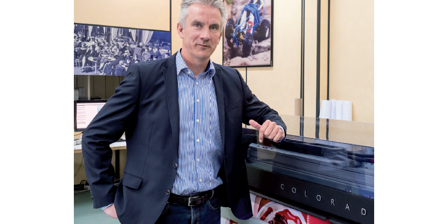 CanonProPrintNL's tweet image. “Een van onze belangrijkste overwegingen om in de Océ Colorado 1640 te investeren, is dat de prints direct droog zijn”, aldus Arno de Winter, directeur van Hollandridderkerk. Lees het hele artikel: bddy.me/2JVnwwY #unleashprint #UVgel