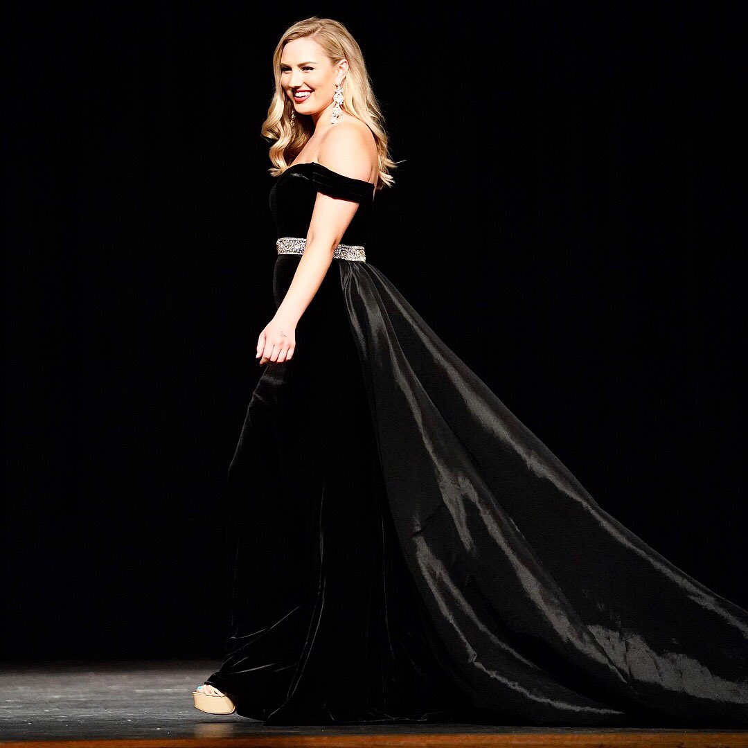 MissOnalaska's tweet photo. Prelim Night 2 is done! McKenzie’s talent was phenomenal and she stunned in her evening gown! Lizzie got to Introduce herself on stage this evening as well! Congrats Night 2 Prelim Winners: @missgreenbayarea (&amp; McKenzie’s roomie)Katrina Mazier and @misskenosha2018 Maria Salerno https://t.co/ZJQSA5NqTL
