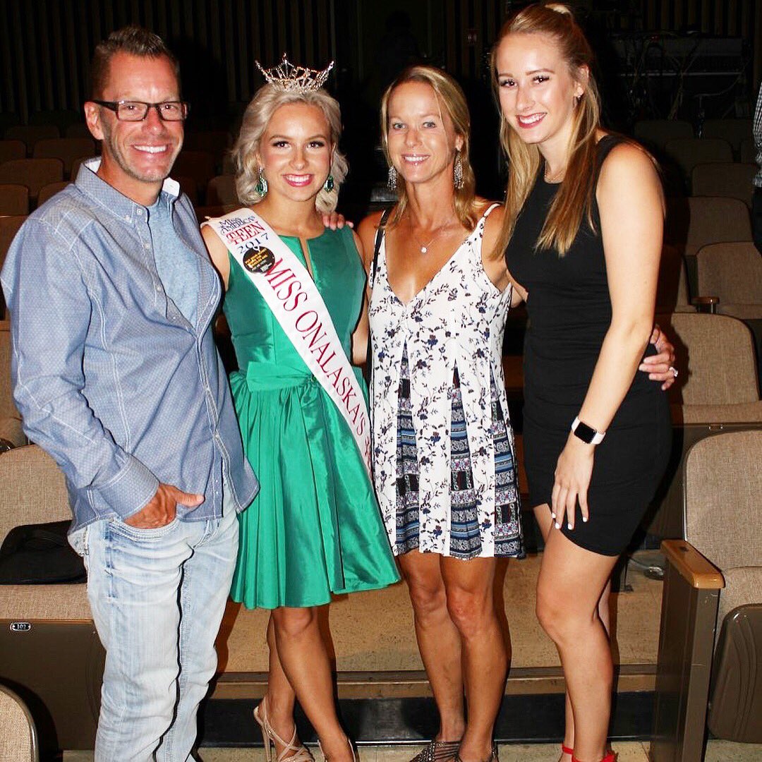 MissOnalaska's tweet photo. Prelim Night 2 is done! McKenzie’s talent was phenomenal and she stunned in her evening gown! Lizzie got to Introduce herself on stage this evening as well! Congrats Night 2 Prelim Winners: @missgreenbayarea (&amp; McKenzie’s roomie)Katrina Mazier and @misskenosha2018 Maria Salerno https://t.co/ZJQSA5NqTL