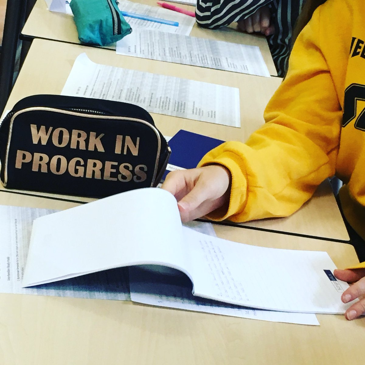 toolsvoortaal's tweet photo. Wat een schrijftalenten op het #farelcollege! Voor @scriptplus gaven wij aan 15 leerlingen een inspiratiedag #creatiefschrijven. Topdagje. https://t.co/eFSeW0yf1u