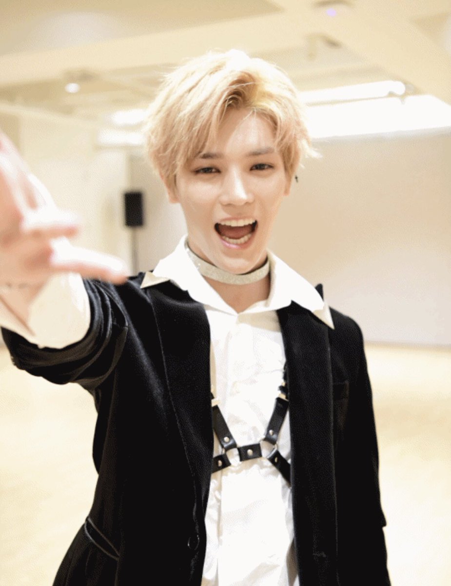 doyoungvisual's tweet photo. in case youre having a bad day heres taeyong giving you a big fat smooch to brighten up your mood https://t.co/o4UItRuFj1
