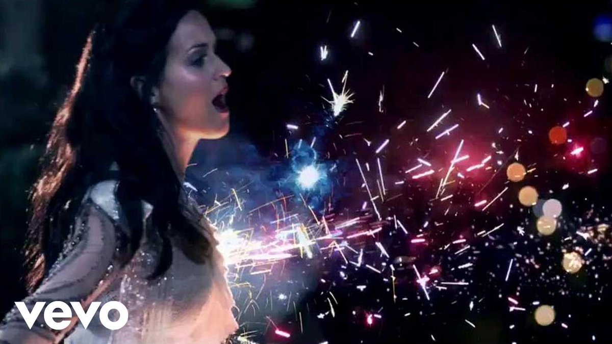bfliesflutter17's tweet photo. Baby you're a firework. Come on show 'em what you're worth. @katyperry @TheO2 @Vevo #excitedfortonight #inspiration #enjoytoday #enjoytonight https://t.co/yMl6haKxx9