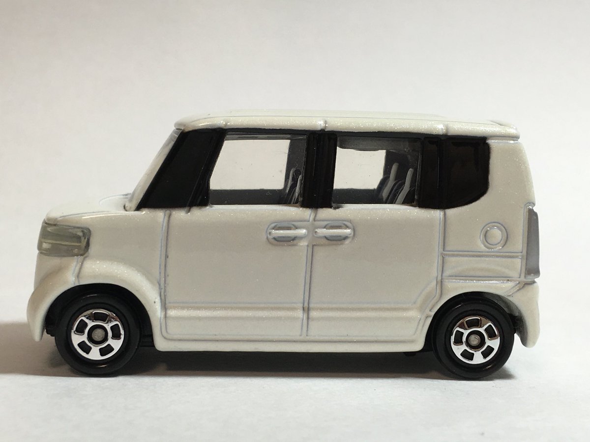 トミカコレクション トミカ ホンダ Nbox トミカコレクションno 12 11 ホンダ N Box 今月の6月の新車で出る新型n Boxに合わせて旧型のn Boxを撮ってみました