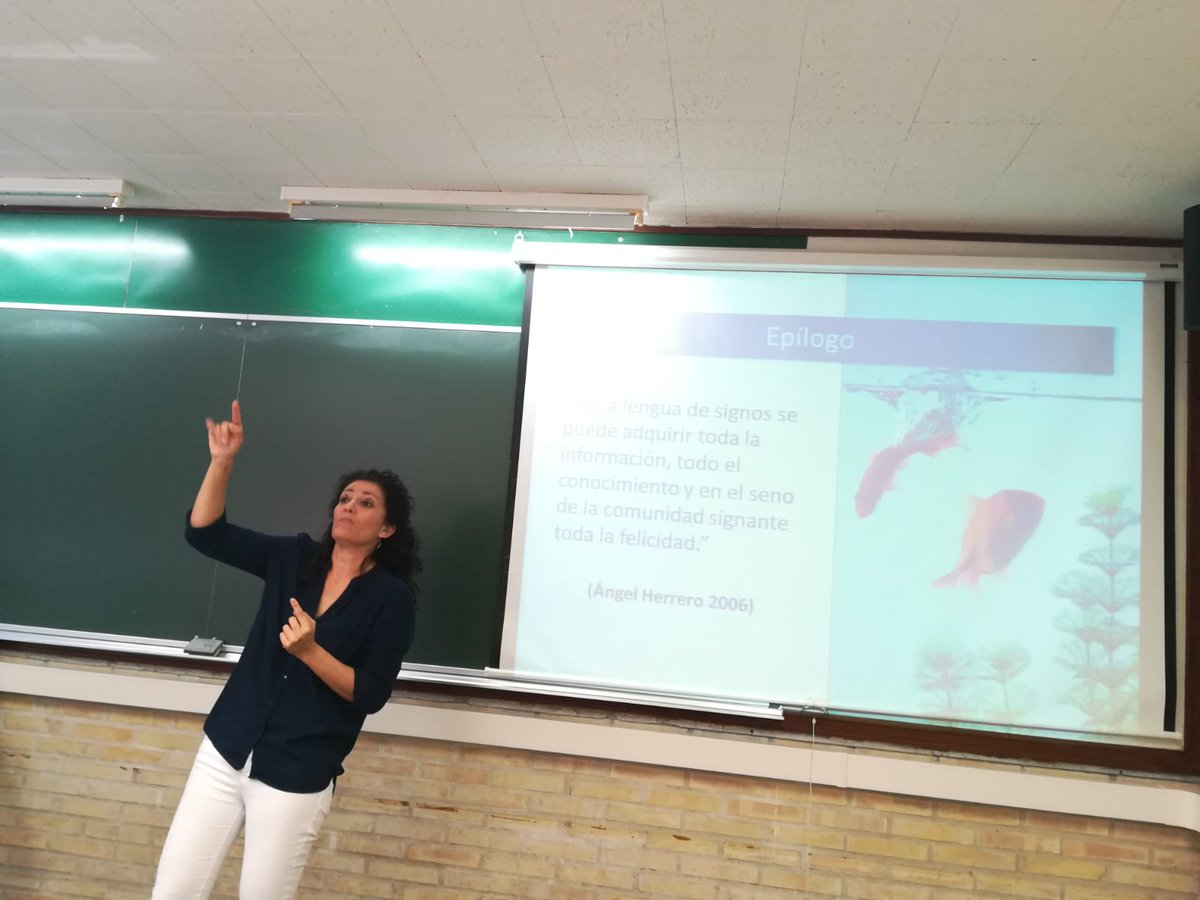 CNLSE's tweet photo. Grandes momentos compartidos en @cilx2018 y fuerte presencia de la #LS con  ponencia plenaria a cargo de Juan Carlos Moreno Cabrera, comunicaciones de interés y pósteres ¡Excelente organización! Podéis acceder a las actas completas en https://t.co/8pDew5NfRx #CILX2018 #YoconlaLS https://t.co/WkPwBO0dH1