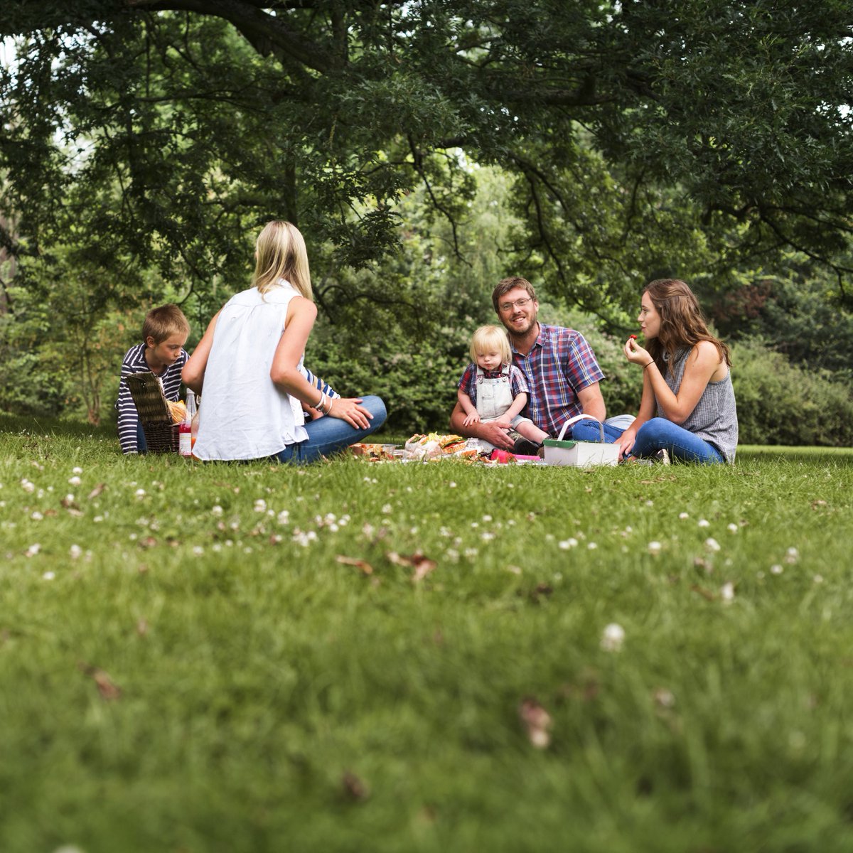 It's #NationalPicnicWeek
Where is your favourite place to picnic and what would you be eating? 

#picnic #summer #familytime #perfectpicnic #gardenpicnic #parkpicnic #beachpicnic #indoorpicnic #picnichamper #picnicrug #uksummer #sausagerolls #scotcheggs