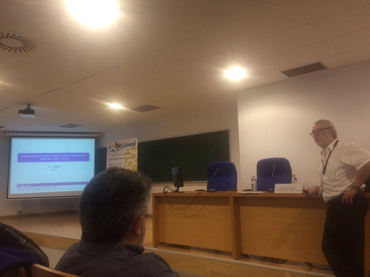 Nolineal18's tweet photo. Now, J.I. Ramos with "Superdiffusive Burgers-Taylor's kinks and nonlinear dispersive shock waves" @IndustrialesUMA @InfoUMA https://t.co/vX0CNecZHe