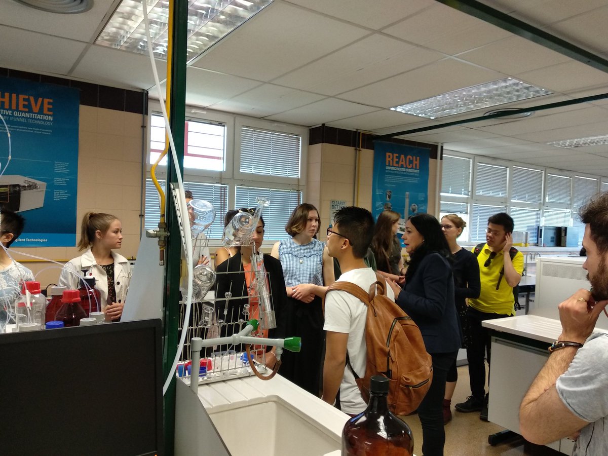 ferstolle's tweet photo. The pH students of @STRATiGRAD @imperialcollege visiting #CEMBIO @metabolomicaceu  laboratories @FarmaciaCEU @USPCEU https://t.co/NZSKalm5XD