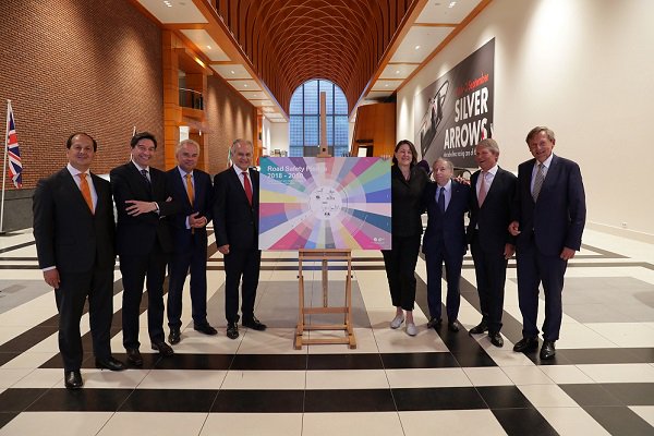 Europese koepelorganisaties auto-industrie zetten vol in op #verkeersveiligheid met de ondertekening, in aanwezigheid van eurocommissaris Violeta Bulc, van de 'Road Safety Pledge' (verkeersveiligheidsakkoord): raivereniging.nl/artikel/nieuws…