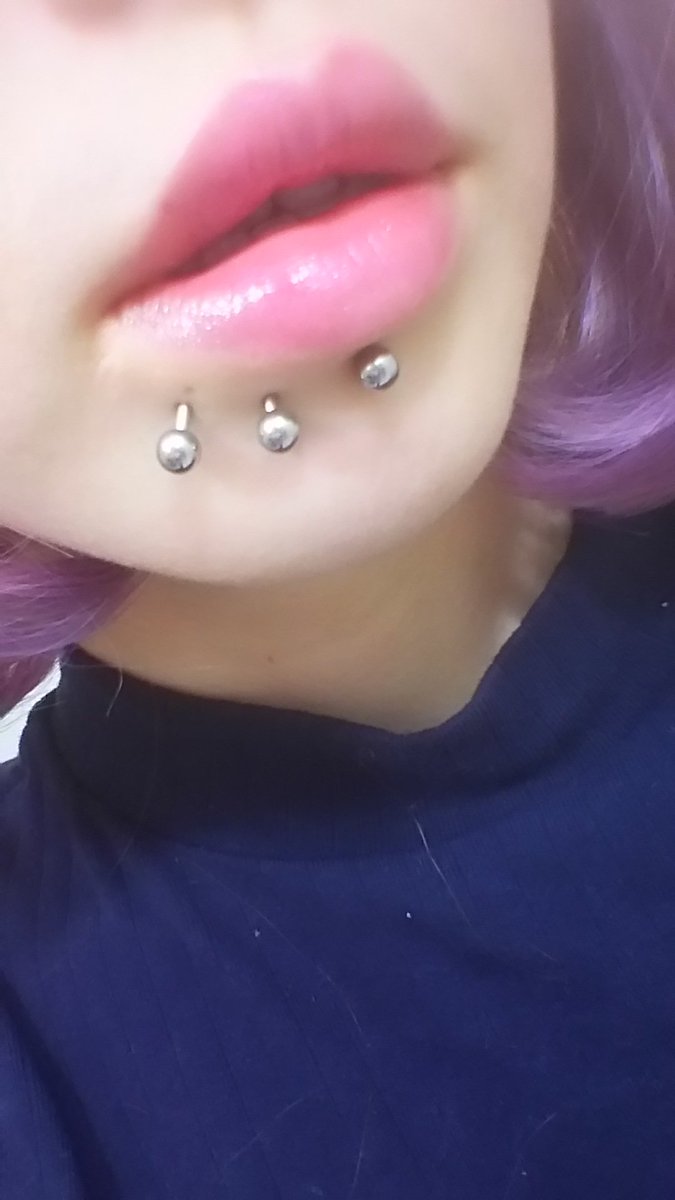 過酸化水素水 今日は雌顔でしたが雌の服が無いという致命的なミスを犯しました リップはdioraddict Lip Glowホロパープル Diorのリップはうるおい 持ちがよいからおすすめです ホロシリーズは特にかわいい 紫もピンクもオススメ